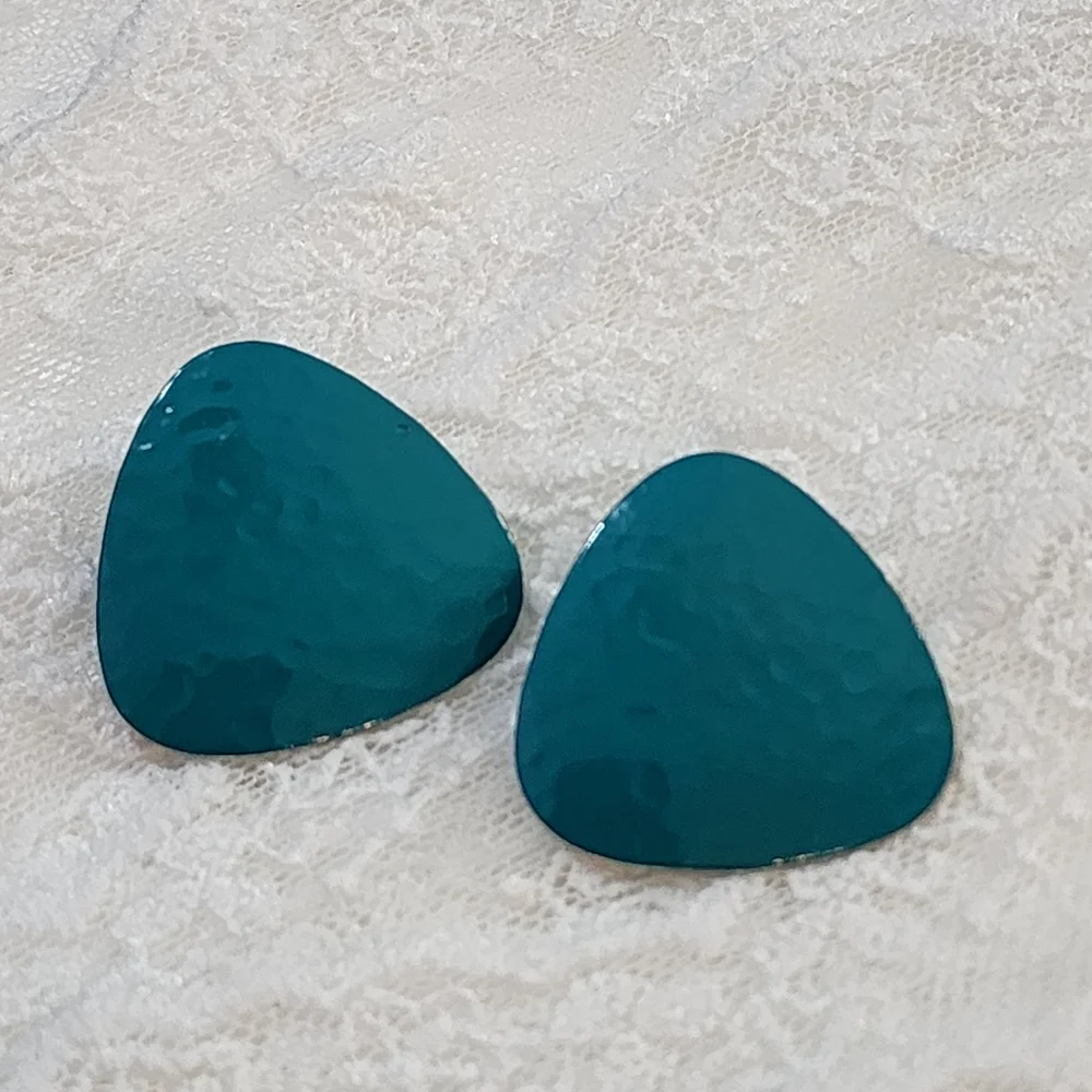 N/A turquoise colored